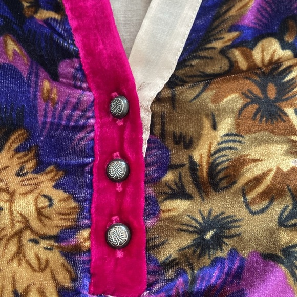 Gorgeous blouse from Soft Surrounding! Floral print, long sleeves, size XS. - Picture 8 of 11